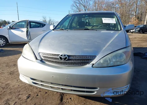 2004 Toyota Camry Le z USA, uszkodzony, nr VIN 4T1BE32K24U314110